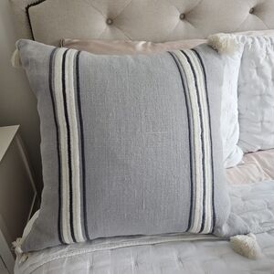2 SERENA & LILY DECORATIVE PILLOWS